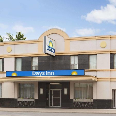 Days Inn By Wyndham Toronto East Beaches Exterior foto